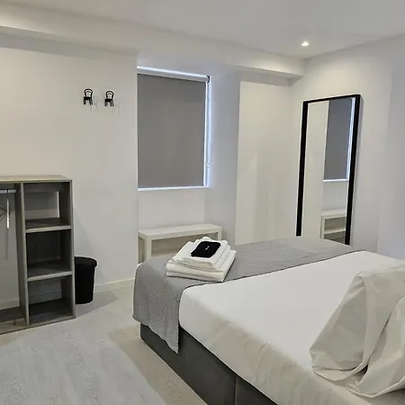 Dotejo Casa אלמאדה