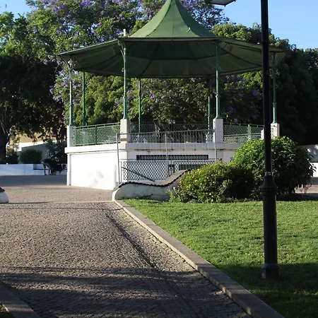 Dotejo Casa אלמאדה